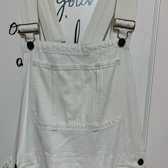 no, with tags, Sandine rose white overalls
Size large - Picture 7 of 8